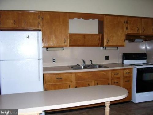 64 Aberdeen Pl, West Deptford, NJ 08096-2412