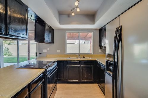 9641 37 Ave, Phoenix AZ 85053-4620 exterior