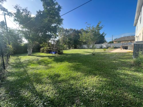 1142 Floresta Dr, Fort Pierce FL  34983-2758 exterior