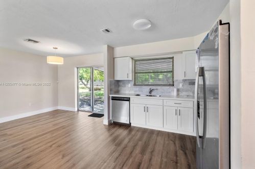 8410 11th St, Hollywood FL  33027-6193 exterior