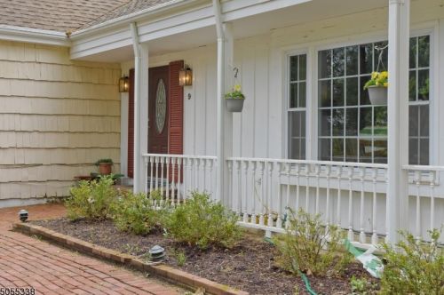 9 Beaver Ridge Rd, Greystone Park, NJ 07950-1938
