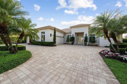7763 Classics Dr, Naples, FL 34113-3165