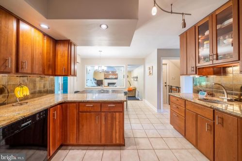 401 Santillo Way, Downingtown PA  19335-3132 exterior