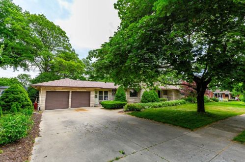 1800 Lafayette St, Valpo, IN 46383-3057