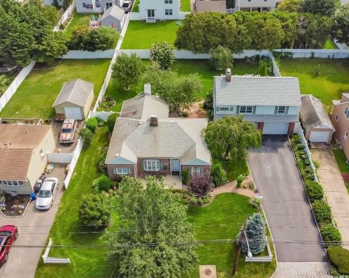 410 4th St, Elwood, NY 11731-2931