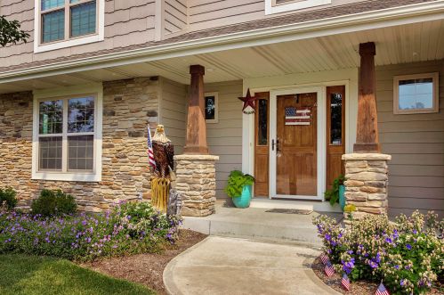 9410 Ashbury Ln, Kenosha, WI 53158-2111