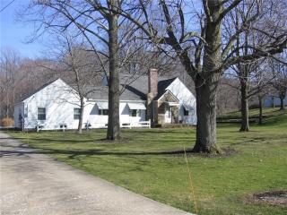 2351 Rockefeller Rd, Willowick, OH 44092-2048