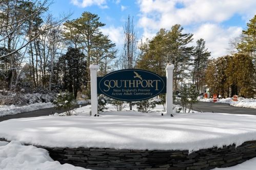 3 Par Three Ct, Mashpee MA  02649-2873 exterior