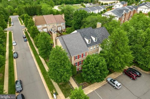 301 Oxford Glen Ct, Purcellville, VA 20132-3098