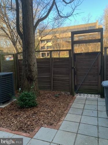 11463 Washington Plz, Herndon VA  20190-4311 exterior