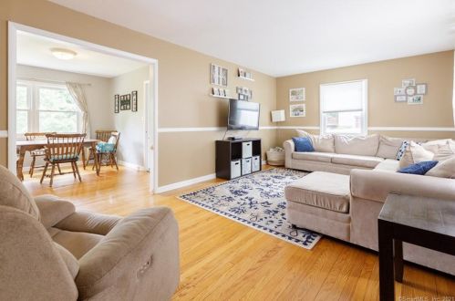 308 Twin Lakes Rd, North Branford CT  06471-1220 exterior