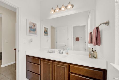 8001 Finchley Ct, Vacaville CA  95687-8253 exterior