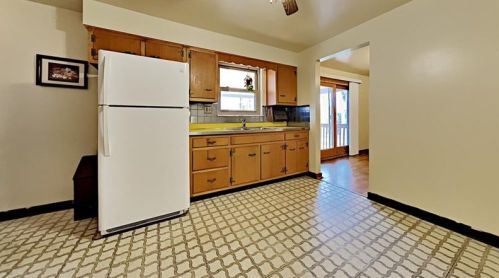 210 Lucille St, Glenshaw PA  15116-2033 exterior