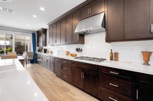 1611 Red Pheasant Ln, Manteca CA  95337 exterior