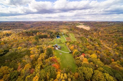 200 Fernwood Dr, Clinton, PA 15026-1544