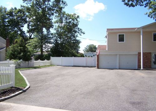 18 Antona Blvd, South Setauket, NY 11720-4024