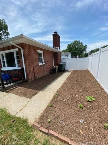 21 Wentworth St, Milford CT  06461-2352 exterior