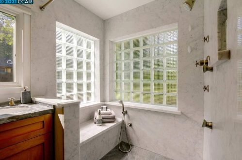 4 Loma Vista Dr, Orinda CA  94563-2213 exterior