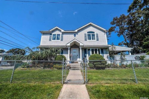 108 Newark St, North Lindenhurst, NY 11757-2841