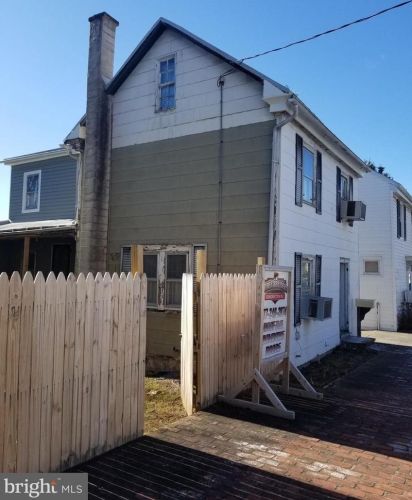 238 Main St, Camp Hill, PA 17011-6330