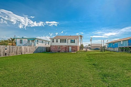 2315 67 St, Galveston TX 77551-1320 exterior