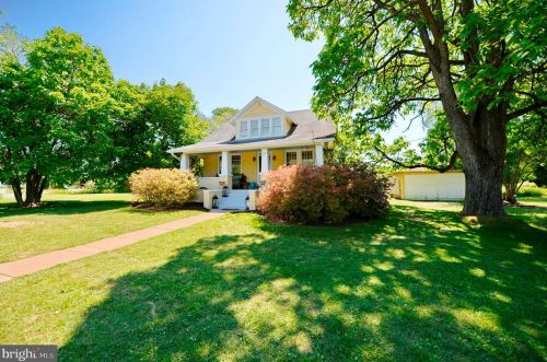 21 Loudoun St, Lovettsville VA  20180-8513 exterior