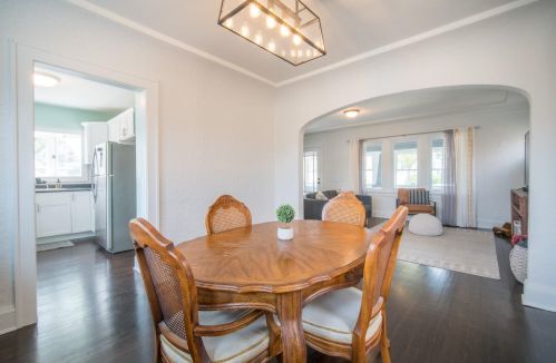 1722 57, Milwaukee WI 53220-3123 exterior