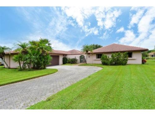 2261 Lakewood Dr, Nokomis, FL 34275-3567