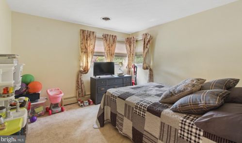 125 Dixie Dr, Red Lion PA  17356-1110 exterior