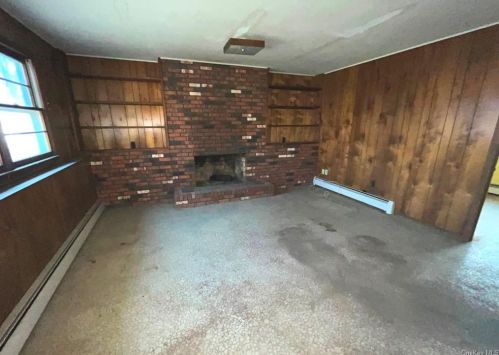 4 Mountainside Rd, Warwick NY  10990-2237 exterior