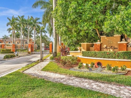 12031 26th St, Hollywood, FL 33025-0725