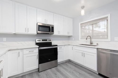 4305 Loma Riviera Ct, San Diego, CA 92110-5504