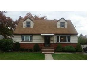 240 28th St, Copiague, NY 11726-2606