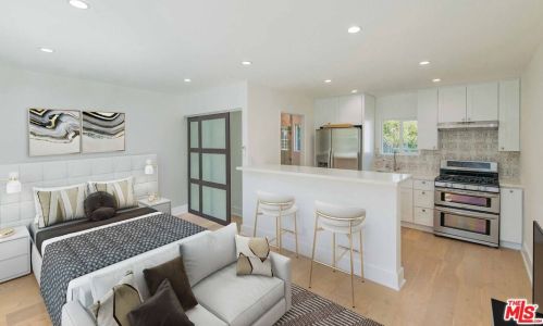 5143 Newcastle Ave, Van Nuys CA  91316-3512 exterior