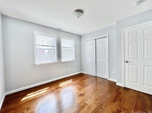 271 Charles St, Bridgeport CT  06606-5624 exterior