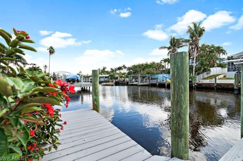 3105 16th Pl, Cape Coral, FL 33904-4082