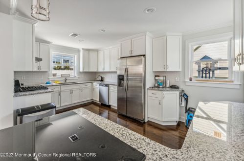 7 Elmwood Ave, West Long Branch NJ  07764-1820 exterior