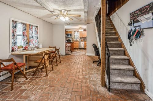 485 8 St, North Lindenhurst NY 11757-5521 exterior