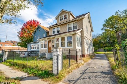 250 Park St, East Orange, NJ 07017-1846