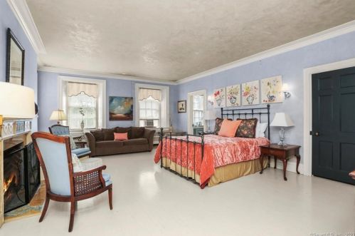 124 Old Battery Rd, Bridgeport CT  06605-3616 exterior