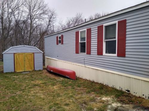 17 Mcculley Pl, Uncasville, CT 06382-2419