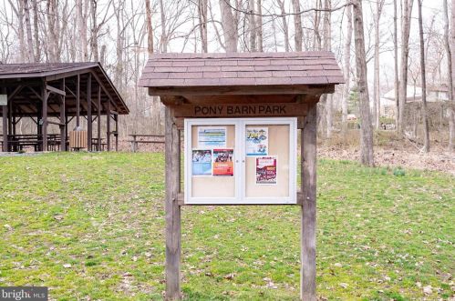 11853 Dunlop Ct, Herndon VA  20191-2709 exterior