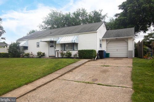 207 Devon Rd, Fairless Hills, PA 19030-2709