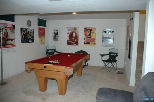 561 Adirondack Ct, Mahwah NJ  07430-2741 exterior