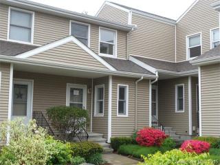 41 Cobblestone Dr, Groton, CT 06340-3855