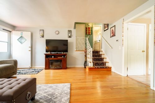 18 Midvale Ave, Lake Hiawatha NJ  07034-1011 exterior