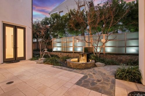 24613 Garland Dr, Santa Clarita CA  91355-4962 exterior