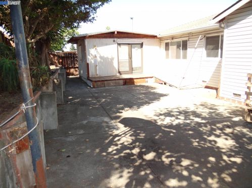 2709 Shamrock Dr, Richmond CA  94806-1524 exterior