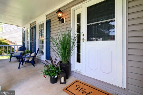 12569 Rock Ridge Rd, Herndon, VA 20170-2876