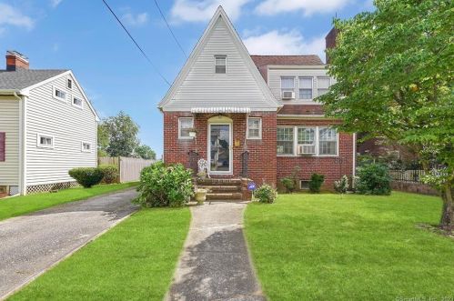 423 Salem St, Bridgeport, CT 06606-4684